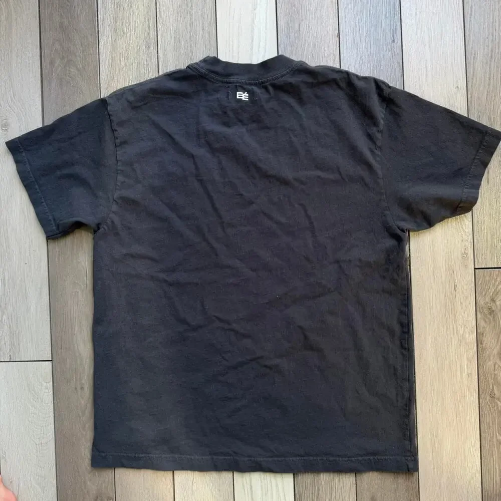 Enchante minimal logo t shirt dark